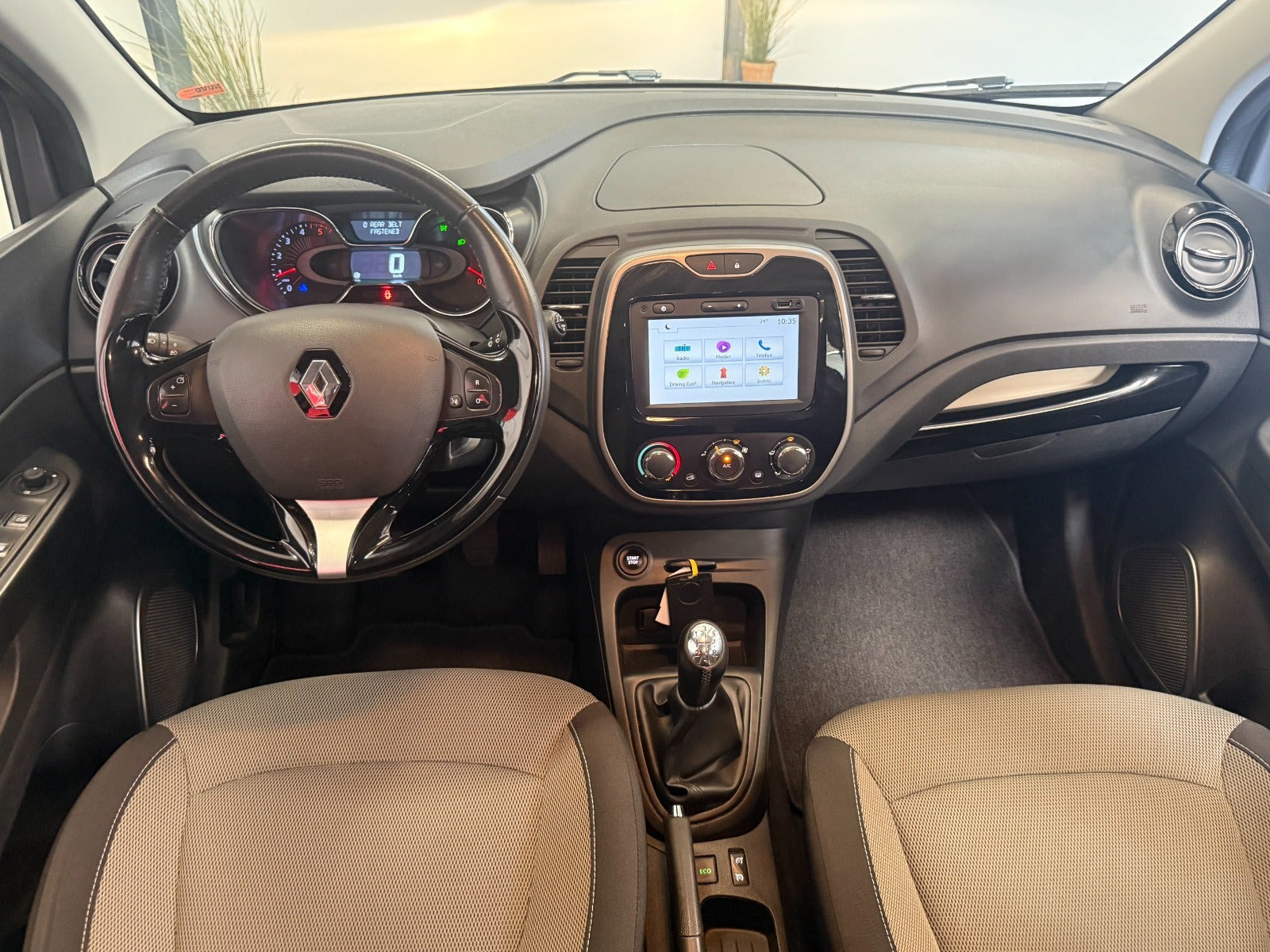 Sort Renault Captur fra 2016