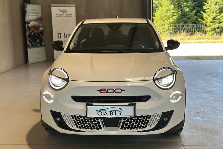 Hvid Fiat 600e fra 2024