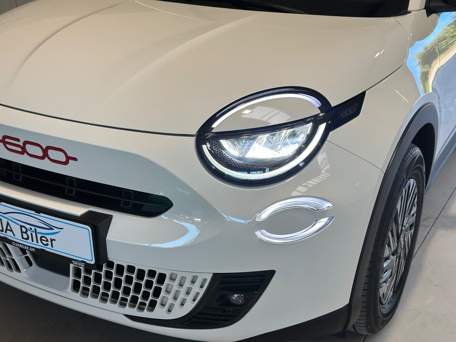 Hvid Fiat 600e fra 2024
