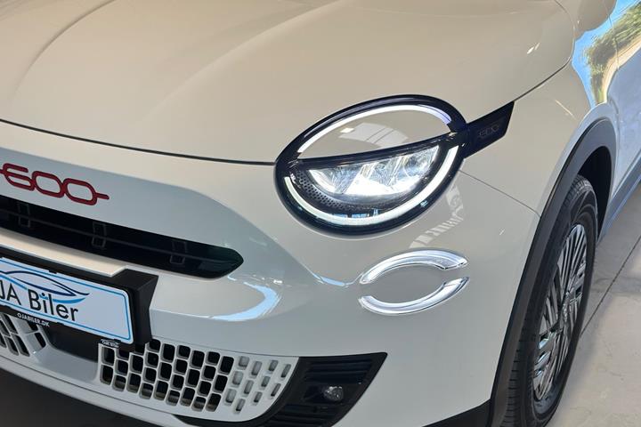 Hvid Fiat 600e fra 2024