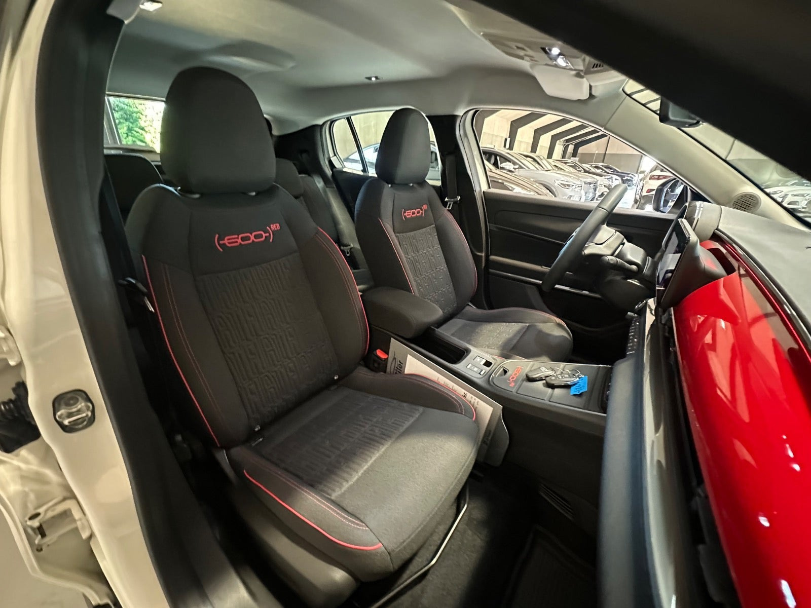 Hvid Fiat 600e fra 2024