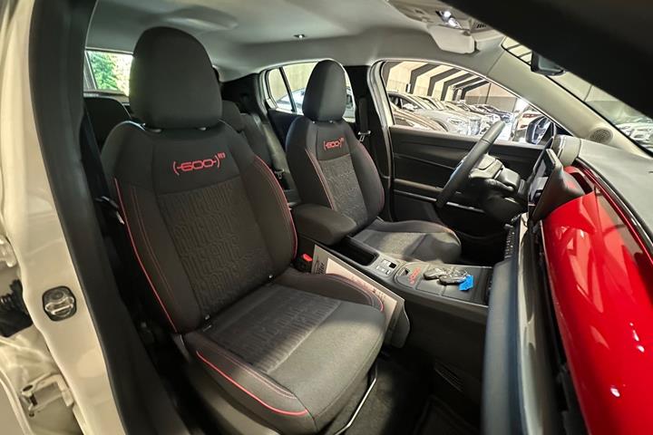 Hvid Fiat 600e fra 2024