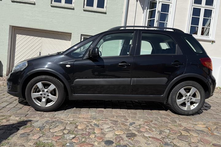 Sort Suzuki SX4 fra 2012