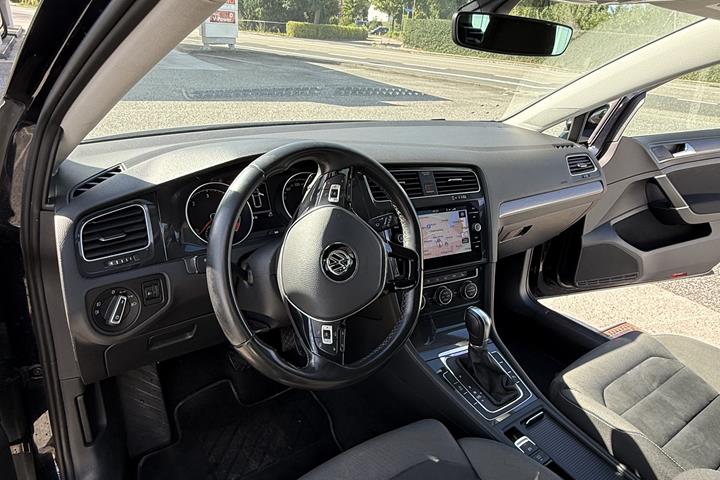 Sort VW Golf VII fra 2017