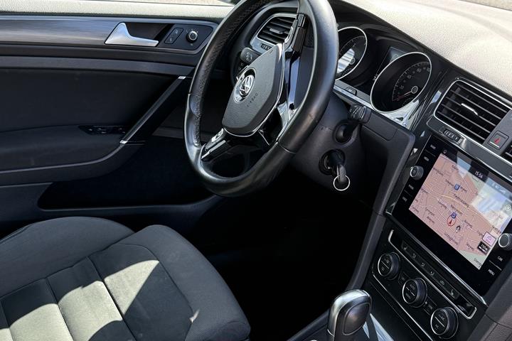 Sort VW Golf VII fra 2017