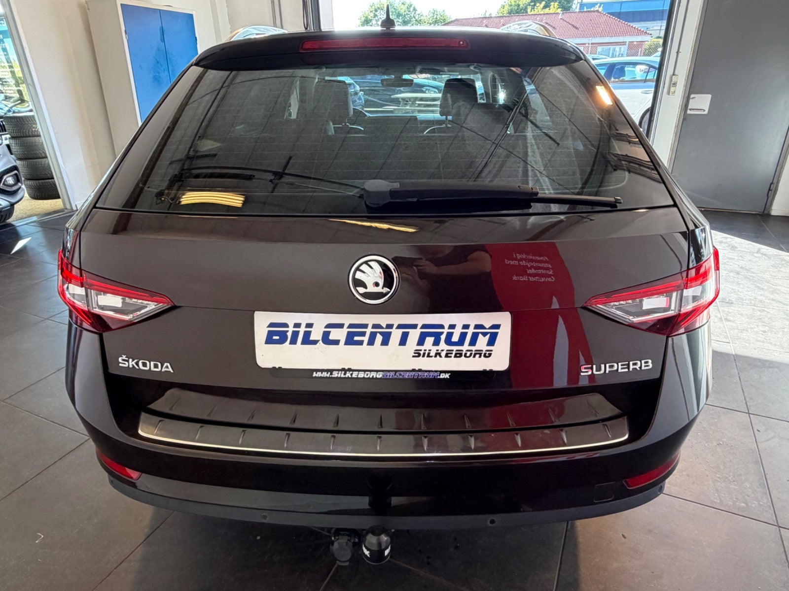 Brun Skoda Superb fra 2016