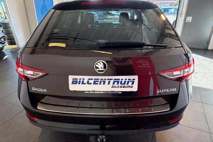 Brun Skoda Superb fra 2016