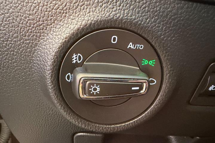 Brun Skoda Superb fra 2016
