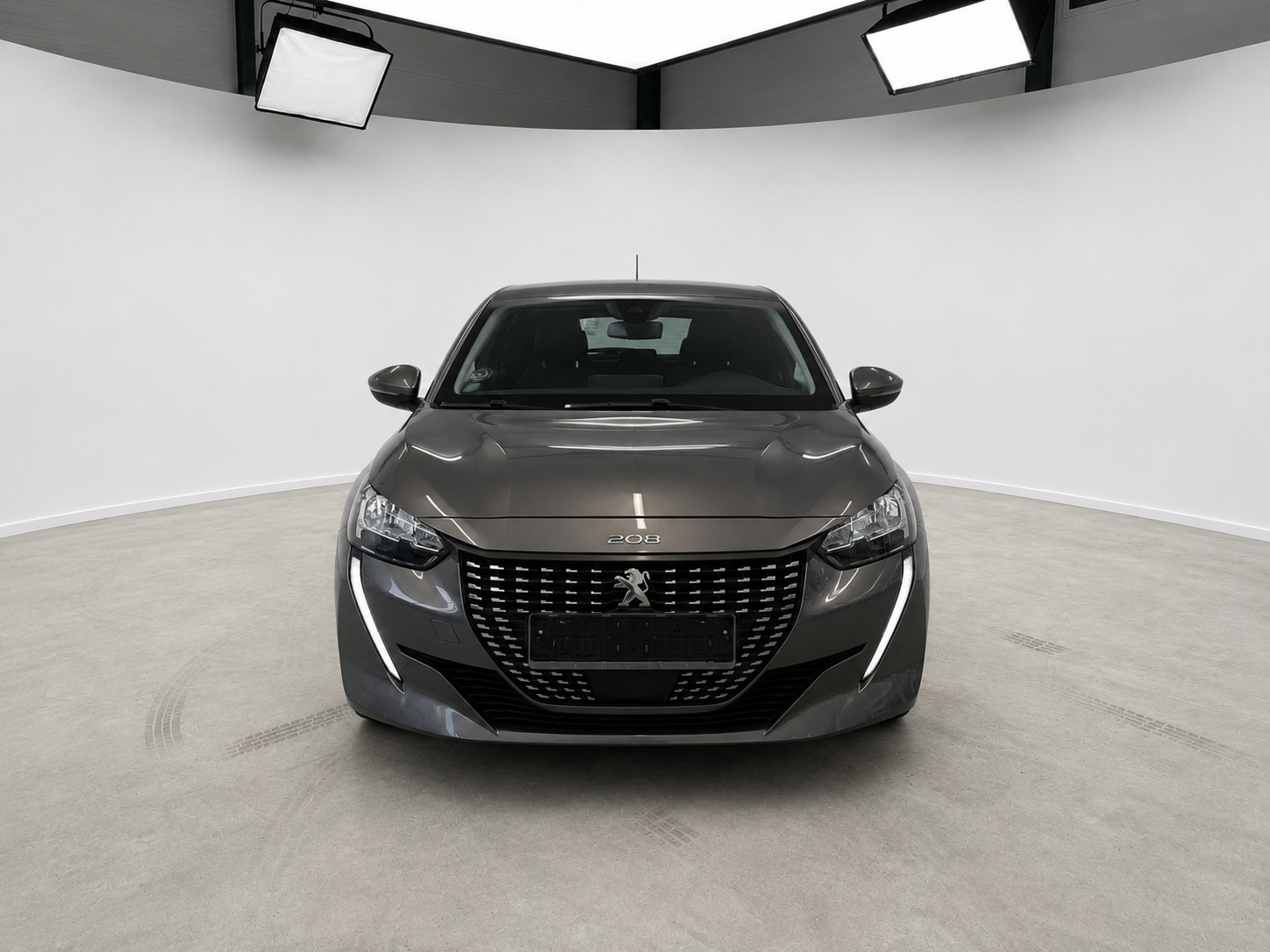 Grå Peugeot 208 fra 2020