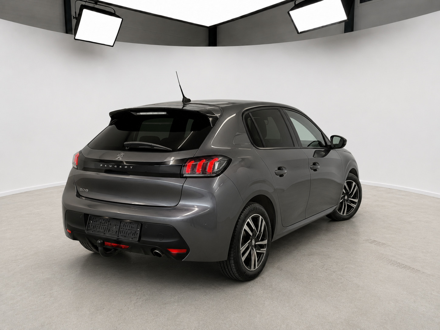 Grå Peugeot 208 fra 2020