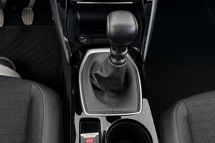 Grå Peugeot 208 fra 2020