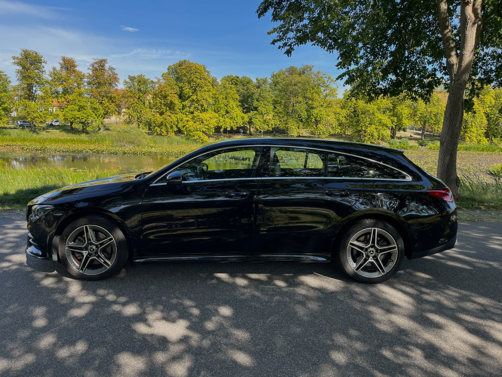 Grøn Mercedes CLA250 e fra 2023