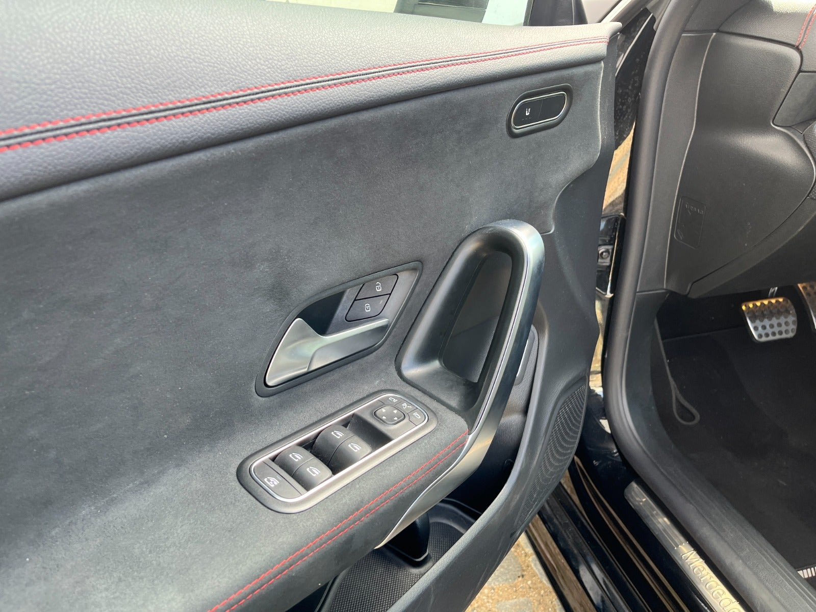 Grøn Mercedes CLA250 e fra 2023