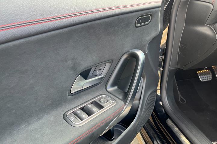 Grøn Mercedes CLA250 e fra 2023