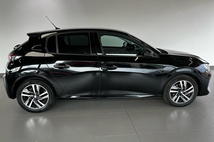 Sort Peugeot 208 fra 2023