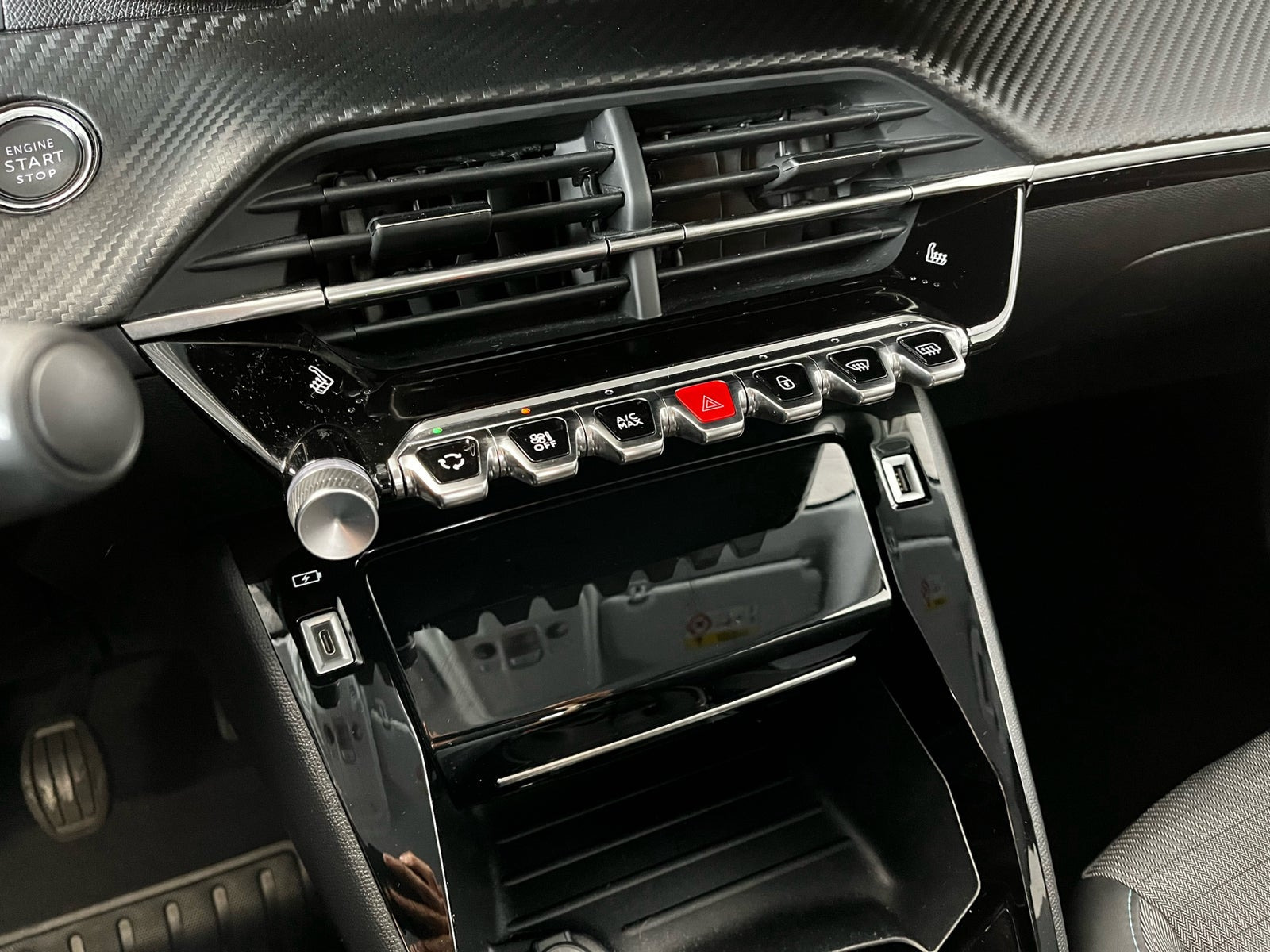 Sort Peugeot 208 fra 2023