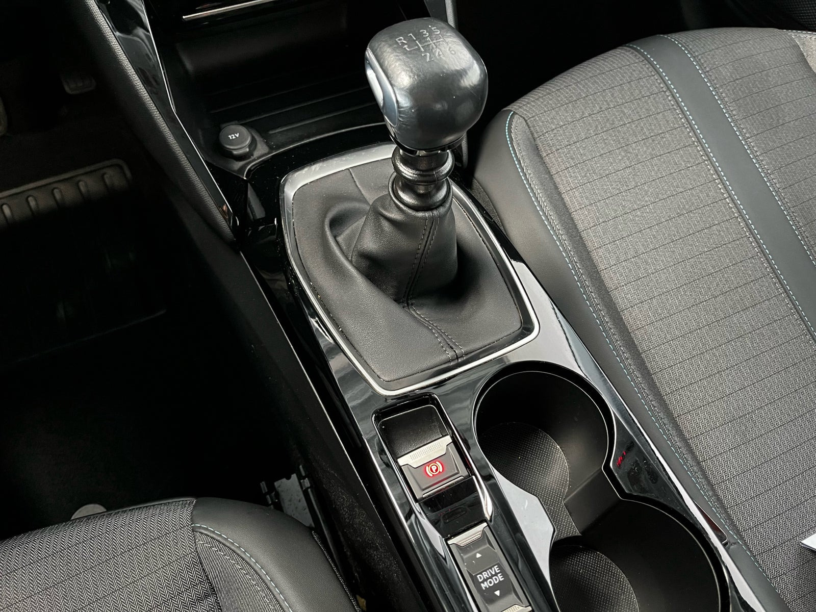 Sort Peugeot 208 fra 2023