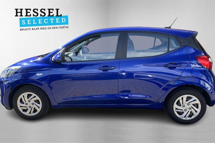 Blå Hyundai i10 fra 2021