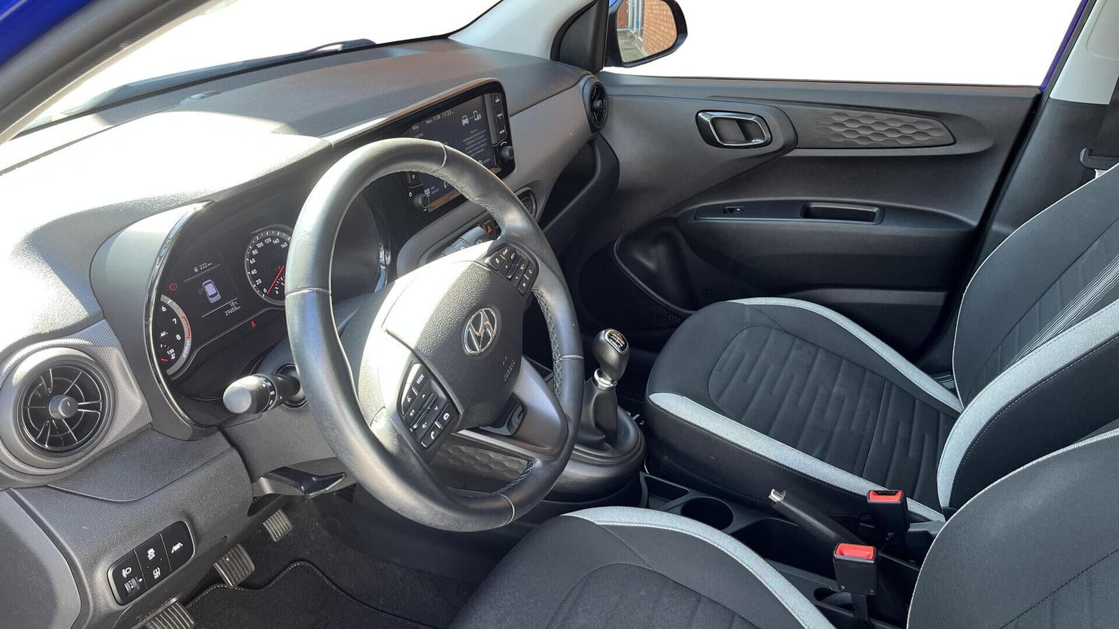 Blå Hyundai i10 fra 2021