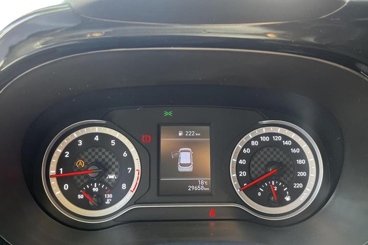 Blå Hyundai i10 fra 2021