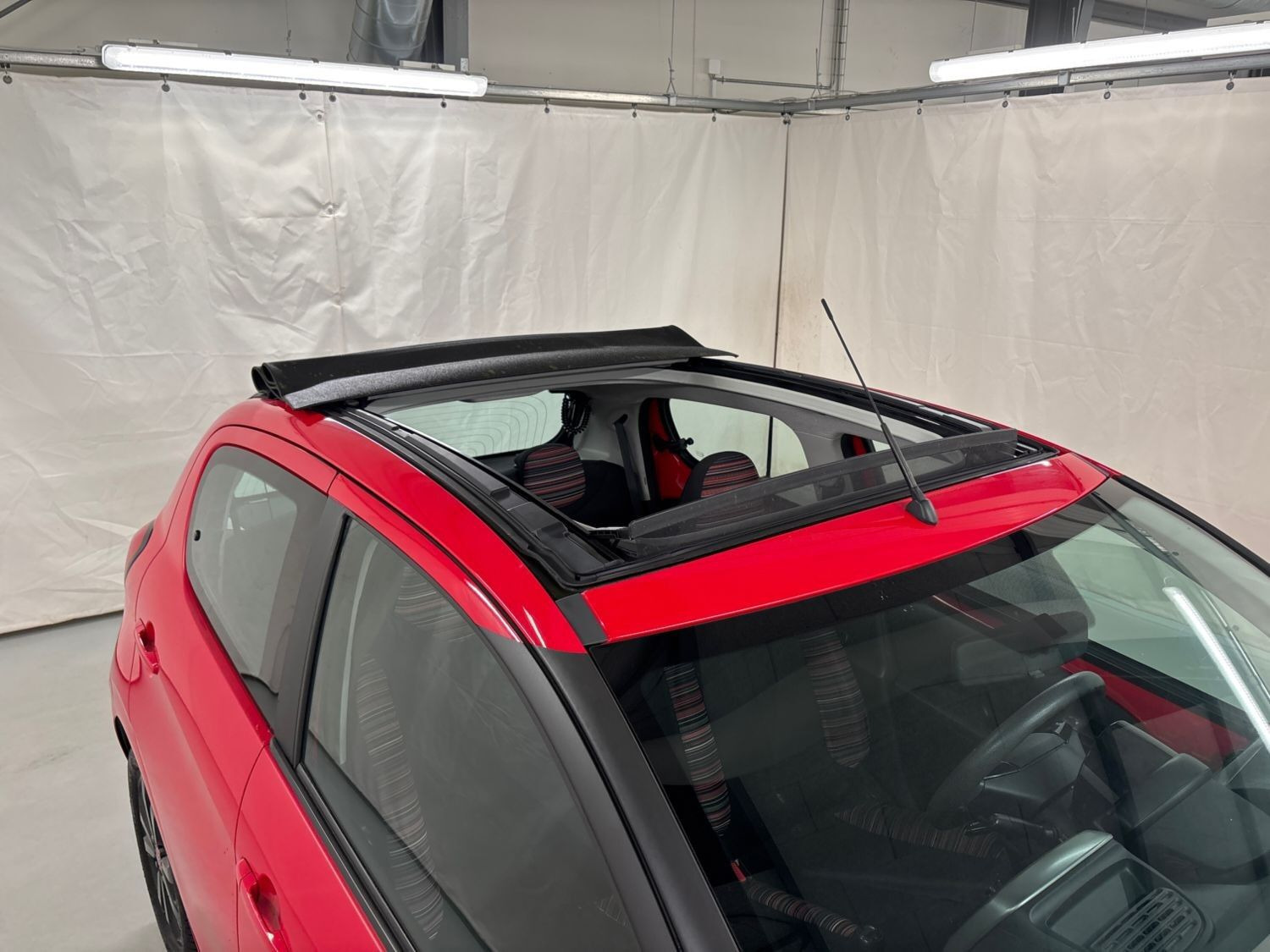 Rød Citroën C1 fra 2016
