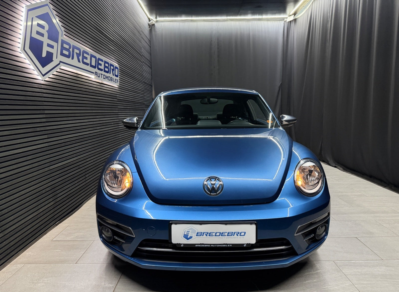 Blå VW The Beetle fra 2017