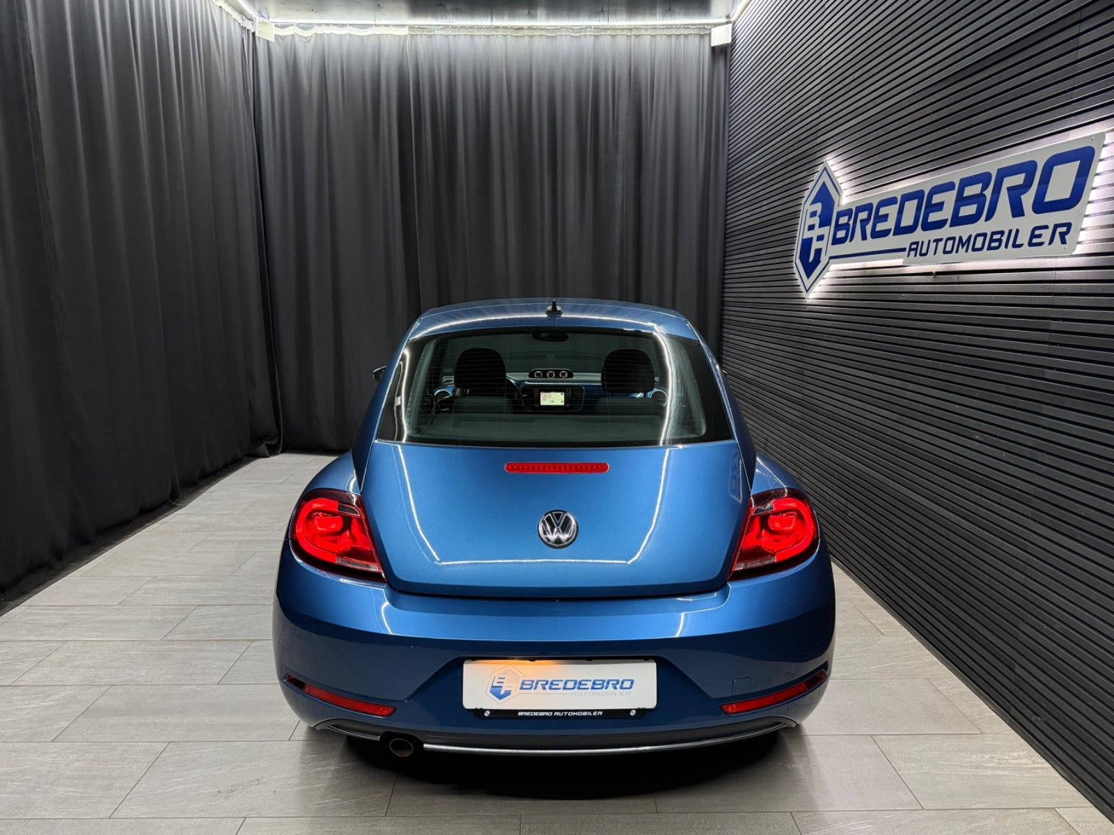 Blå VW The Beetle fra 2017