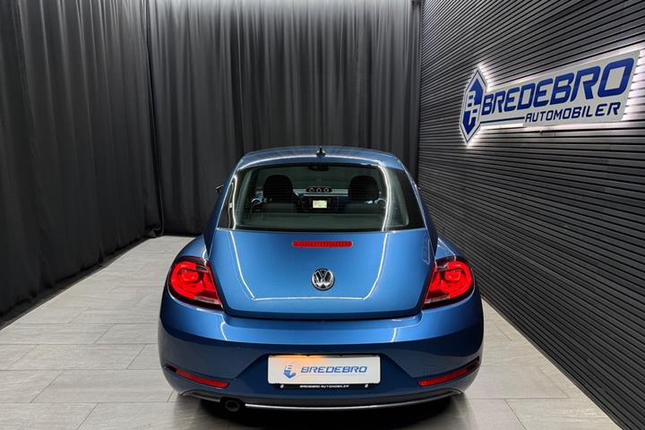 Blå VW The Beetle fra 2017
