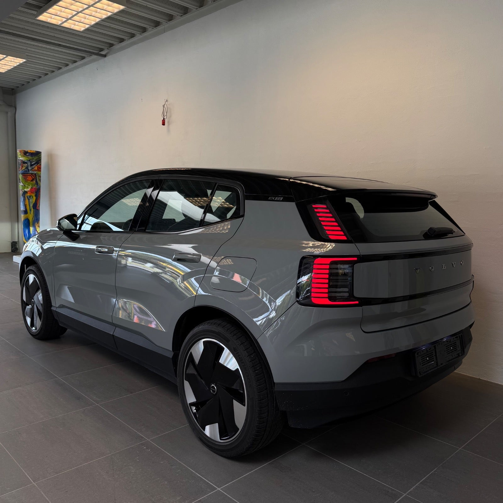 Grå Volvo EX30 fra 2024