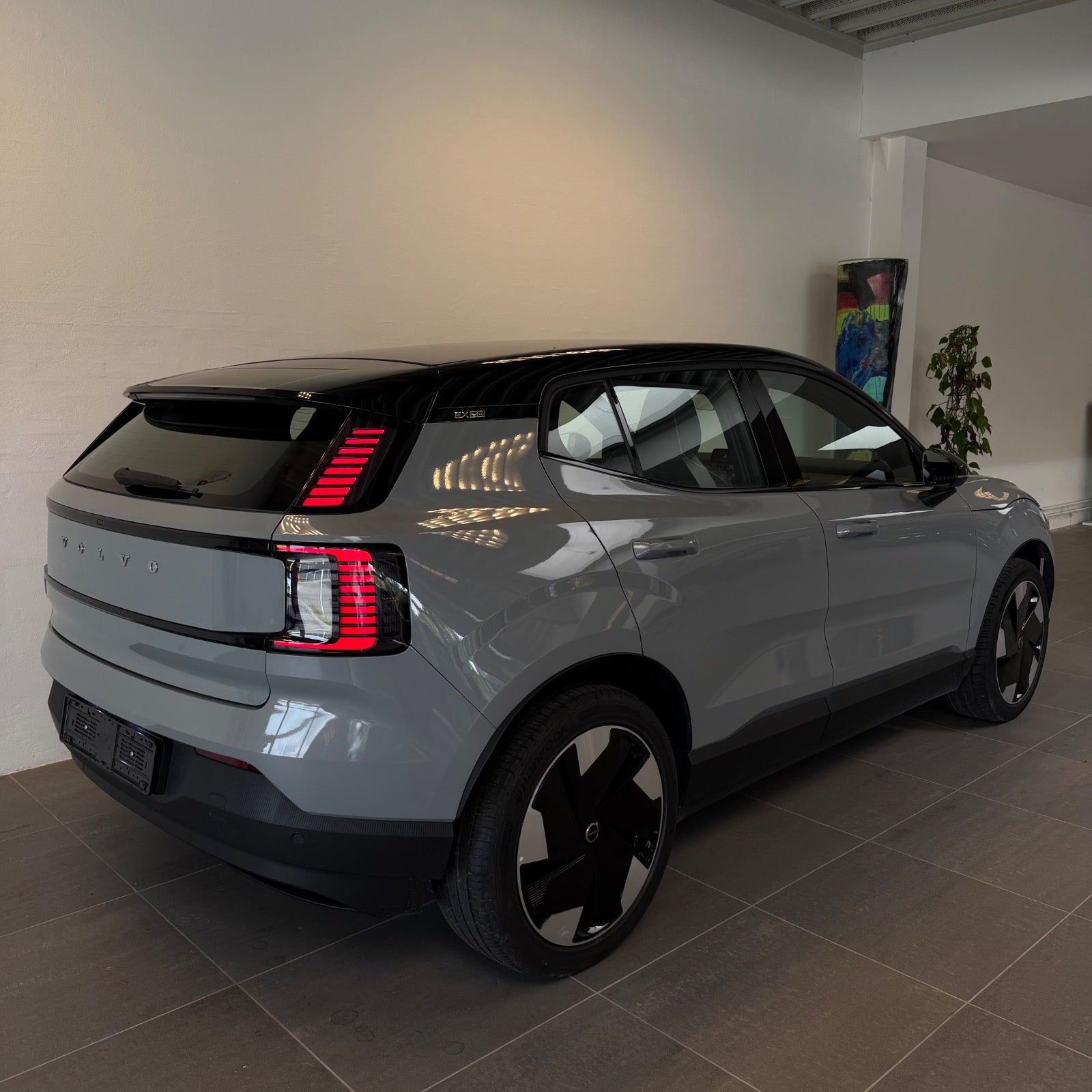 Grå Volvo EX30 fra 2024
