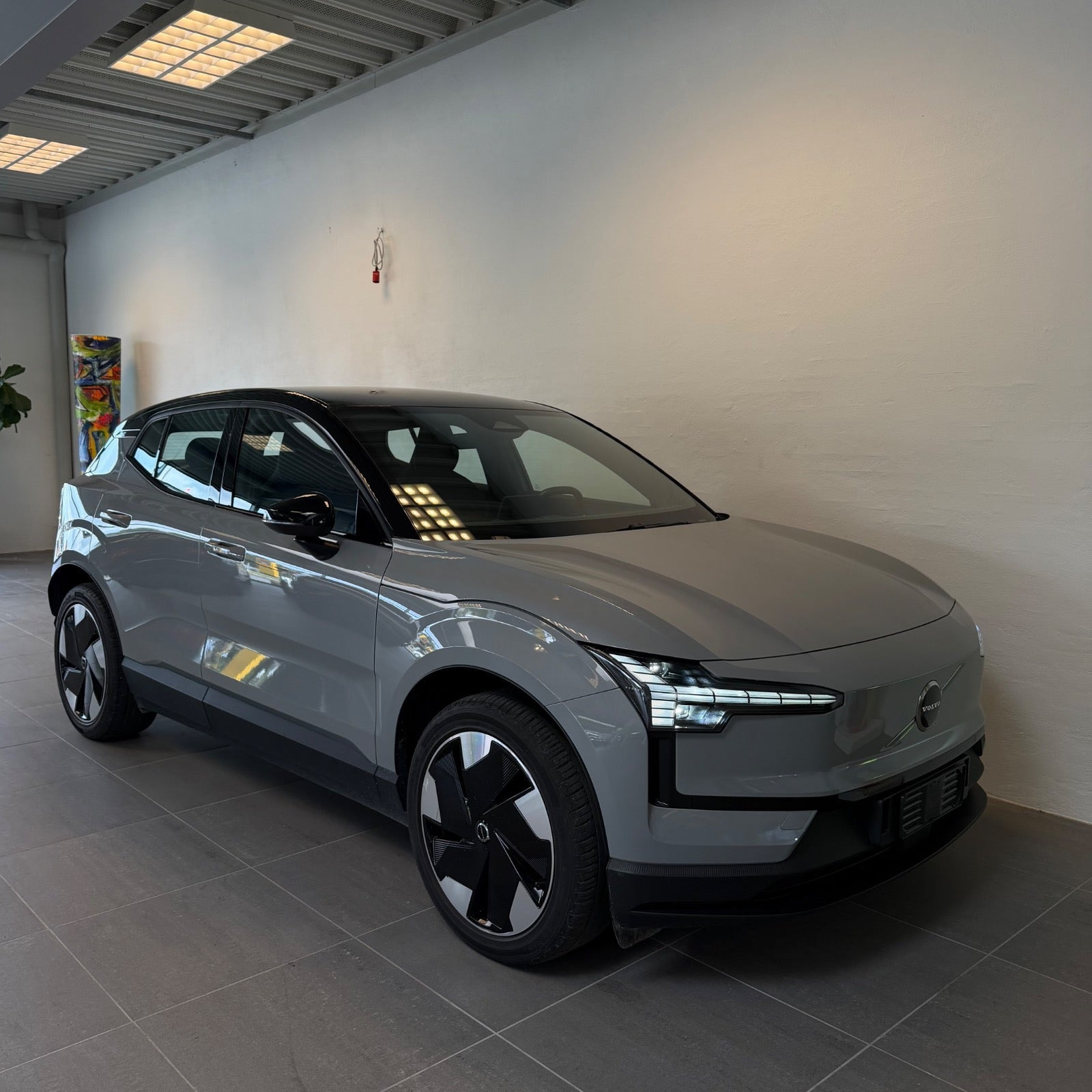 Grå Volvo EX30 fra 2024