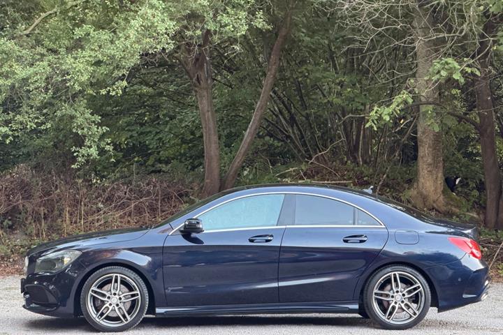 Blå Mercedes CLA220 d fra 2017
