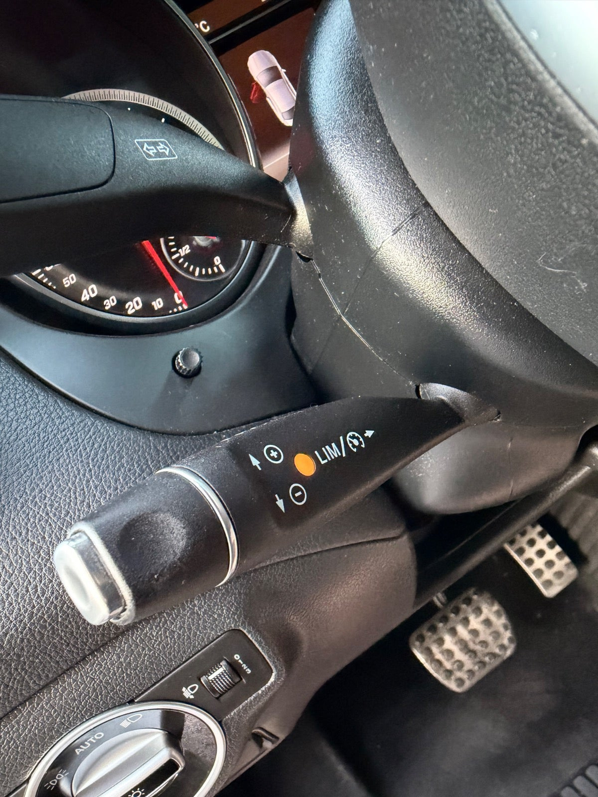 Blå Mercedes CLA220 d fra 2017