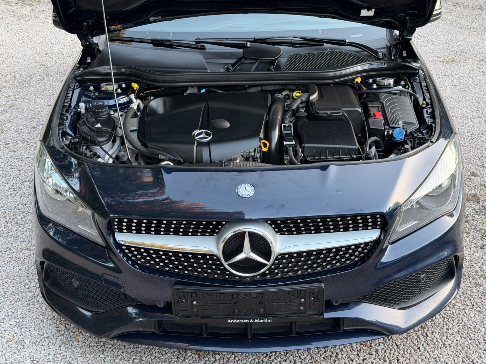 Blå Mercedes CLA220 d fra 2017
