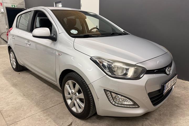 Sølv Hyundai i20 fra 2013
