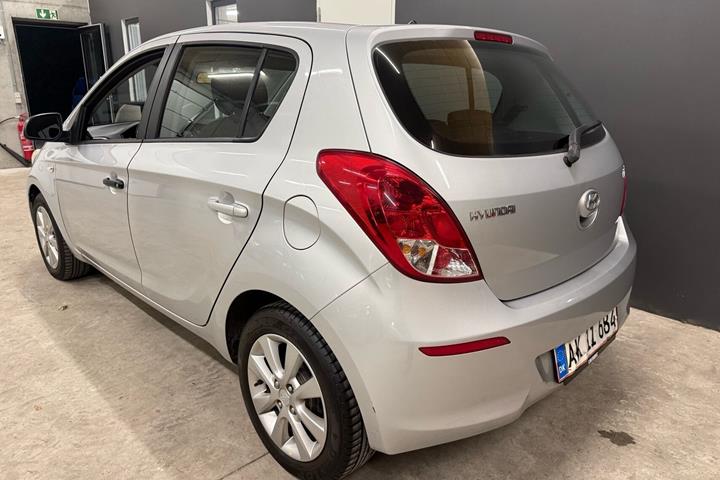 Sølv Hyundai i20 fra 2013