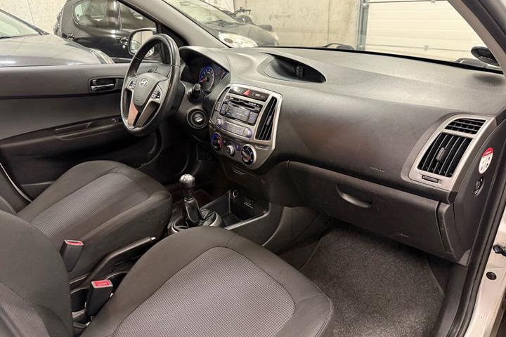 Sølv Hyundai i20 fra 2013