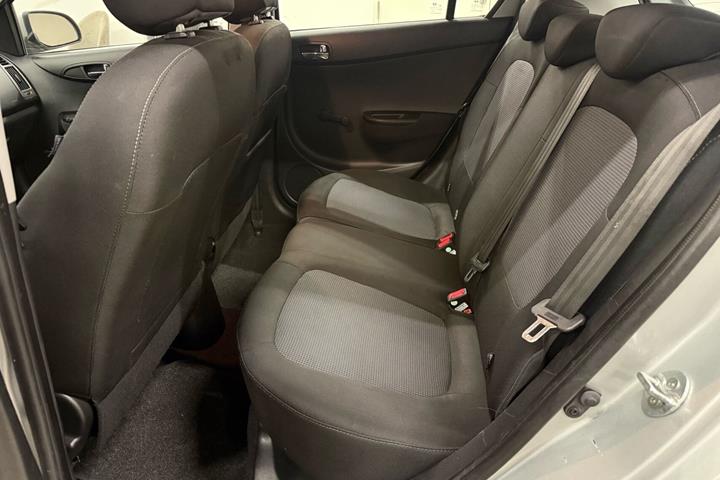 Sølv Hyundai i20 fra 2013