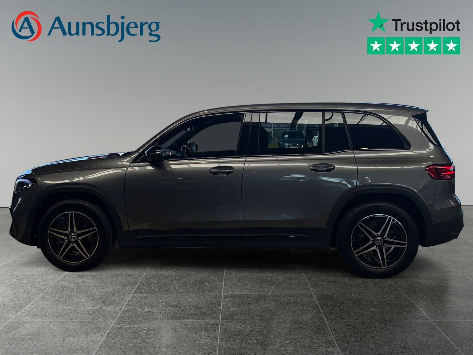 Grå Mercedes EQB250+ fra 2025