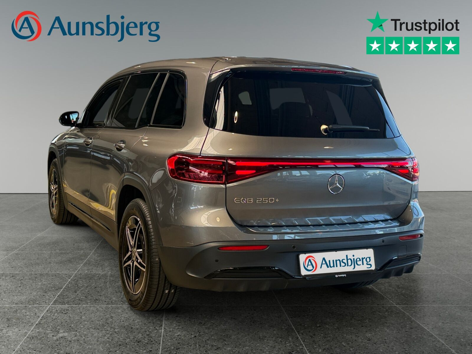 Grå Mercedes EQB250+ fra 2025