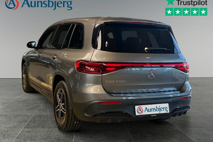 Grå Mercedes EQB250+ fra 2025