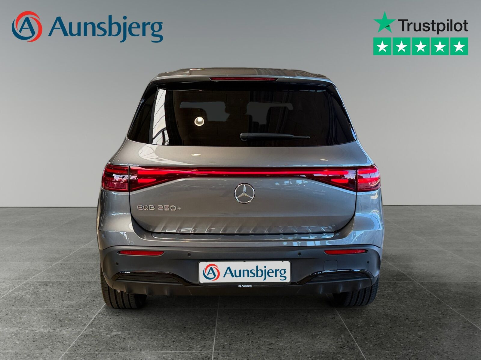 Grå Mercedes EQB250+ fra 2025