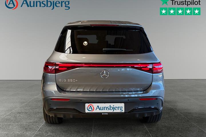 Grå Mercedes EQB250+ fra 2025