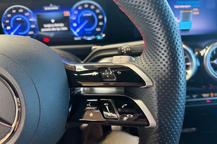Grå Mercedes EQB250+ fra 2025