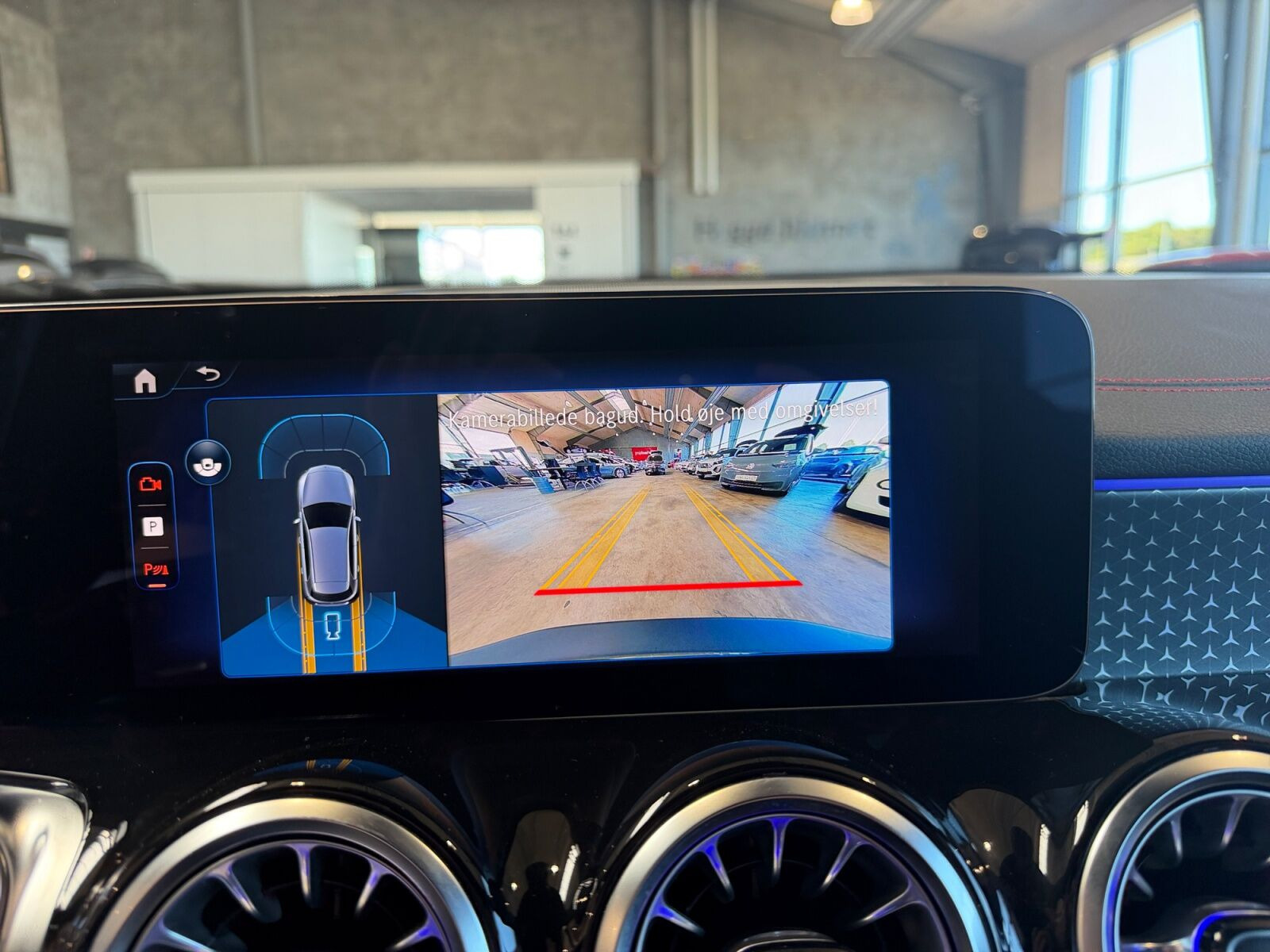 Grå Mercedes EQB250+ fra 2025