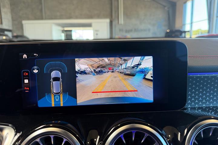 Grå Mercedes EQB250+ fra 2025