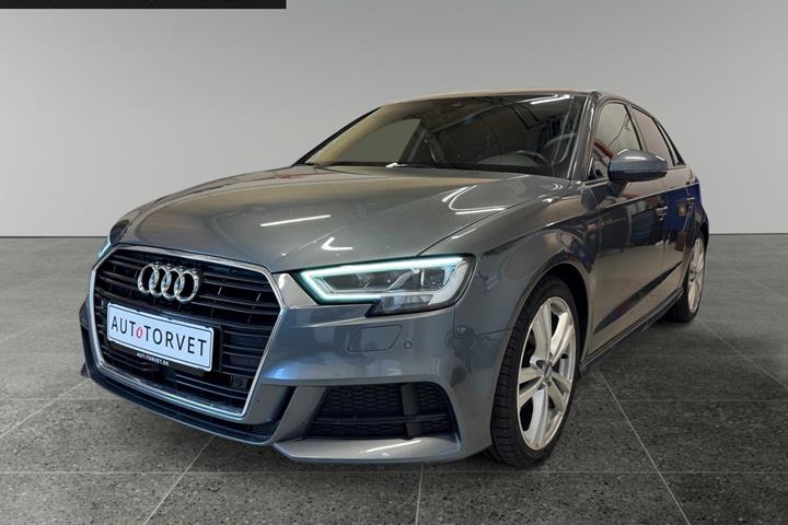 Grå Audi A3 fra 2020 set udefra