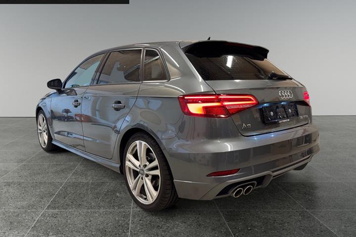 Grå Audi A3 fra 2020