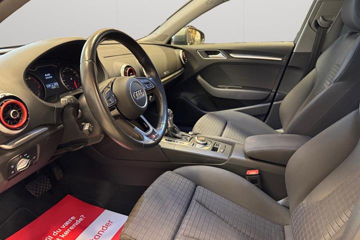 Grå Audi A3 fra 2020