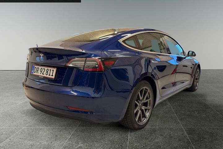 Blå Tesla Model 3 fra 2019